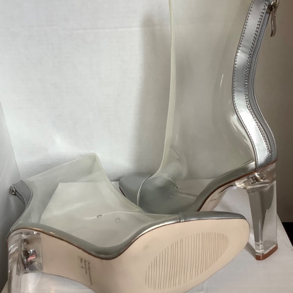 🔥🔥🔥 Size 10 Silver toe Clear bootie lucite heel🔥🔥🔥 - Picture 3 of 3